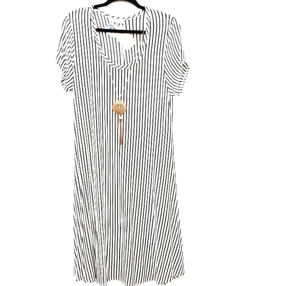 ``D25001 NWT Pinc Vintage White & Black Striped Dress